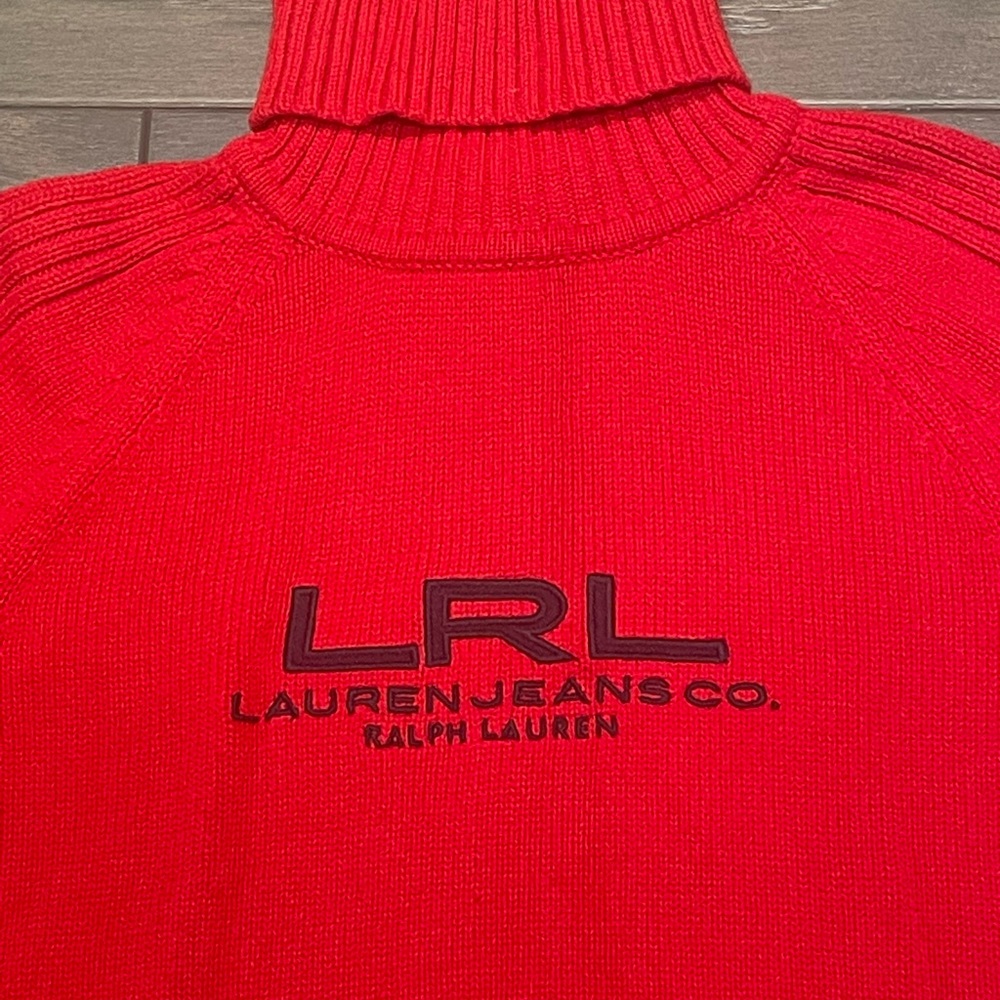 Women’s turtleneck sweater in excellent condition . Size Medium